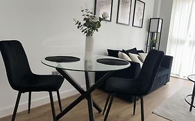Luxury - Smart Tv - Fast Wifi - Near Utilitia Arena & Icc